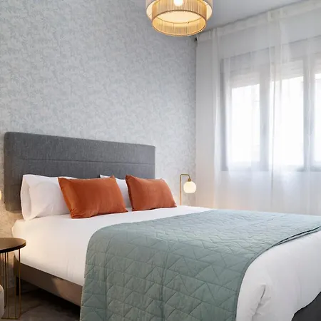 Monkeys Muro De Navarros Deluxe Seville